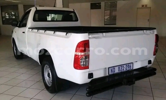 Nunua Ilio tumika Toyota Hilux Nyeupe Gari ndani ya Maputo nchini Maputo Nunua Ilio tumika Toyota Hilux Nyeupe Gari ndani ya Maputo nchini Maputo