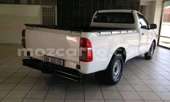 Nunua Ilio tumika Toyota Hilux Nyeupe Gari ndani ya Maputo nchini Maputo Nunua Ilio tumika Toyota Hilux Nyeupe Gari ndani ya Maputo nchini Maputo