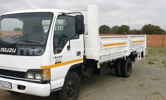 Comprar Usado Isuzu FTR 850 Branco Caminhão em Maputo em Maputo Comprar Usado Isuzu FTR 850 Branco Caminhão em Maputo em Maputo