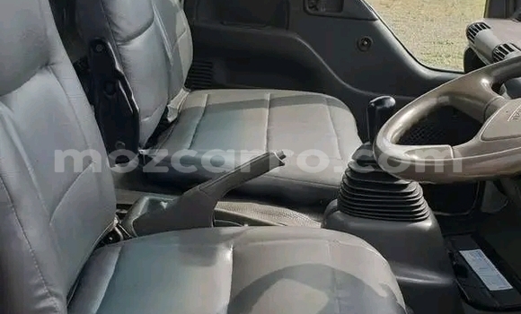 Comprar Usado Isuzu FTR 850 Branco Caminhão em Maputo em Maputo Comprar Usado Isuzu FTR 850 Branco Caminhão em Maputo em Maputo