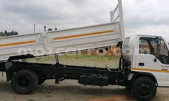Comprar Usado Isuzu FTR 850 Branco Caminhão em Maputo em Maputo Comprar Usado Isuzu FTR 850 Branco Caminhão em Maputo em Maputo