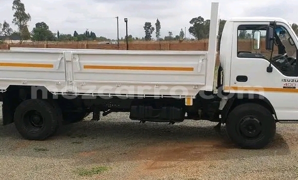 Comprar Usado Isuzu FTR 850 Branco Caminhão em Maputo em Maputo Comprar Usado Isuzu FTR 850 Branco Caminhão em Maputo em Maputo