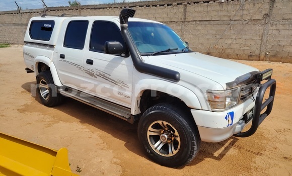 Comprar Usado Toyota Hilux Branco Carro em Maputo em Maputo