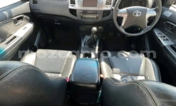 Nunua Ilio tumika Toyota Hilux Nyeupe Gari ndani ya Maputo nchini Maputo Nunua Ilio tumika Toyota Hilux Nyeupe Gari ndani ya Maputo nchini Maputo