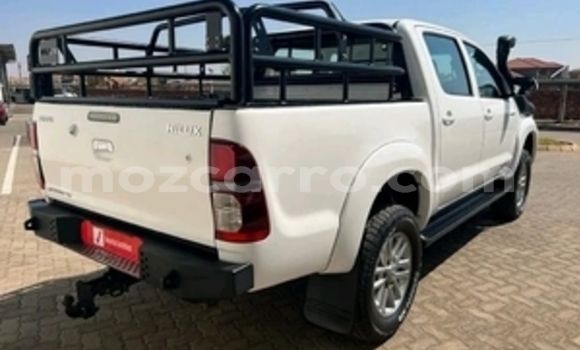 Nunua Ilio tumika Toyota Hilux Nyeupe Gari ndani ya Maputo nchini Maputo Nunua Ilio tumika Toyota Hilux Nyeupe Gari ndani ya Maputo nchini Maputo