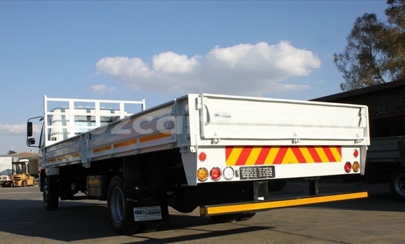 Comprar Usado Mitsubishi Van Branco Caminhão em Maputo em Maputo Comprar Usado Mitsubishi Van Branco Caminhão em Maputo em Maputo