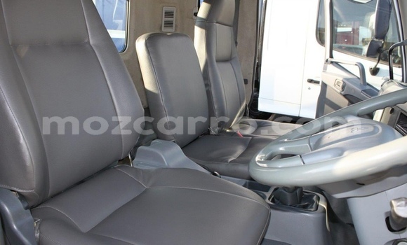 Comprar Usado Mitsubishi Van Branco Caminhão em Maputo em Maputo Comprar Usado Mitsubishi Van Branco Caminhão em Maputo em Maputo