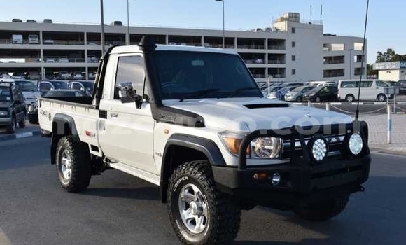 Comprar Usado Toyota Land Cruiser Branco Carro em Maputo em Maputo Comprar Usado Toyota Land Cruiser Branco Carro em Maputo em Maputo