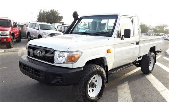 Buy Used Toyota Land Cruiser White Car in Maputo in Maputo Buy Used Toyota Land Cruiser White Car in Maputo in Maputo
