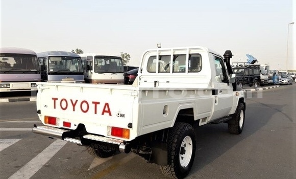 Buy Used Toyota Land Cruiser White Car in Maputo in Maputo Buy Used Toyota Land Cruiser White Car in Maputo in Maputo