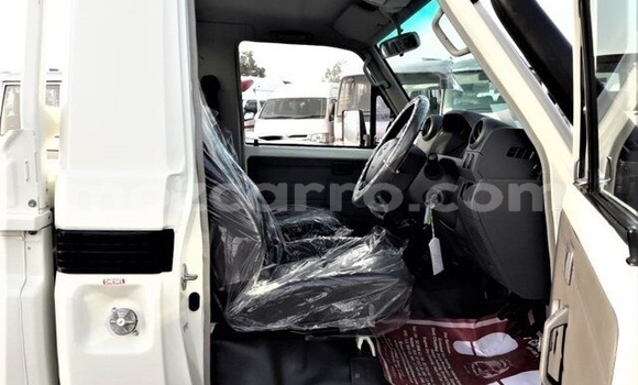 Buy Used Toyota Land Cruiser White Car in Maputo in Maputo Buy Used Toyota Land Cruiser White Car in Maputo in Maputo