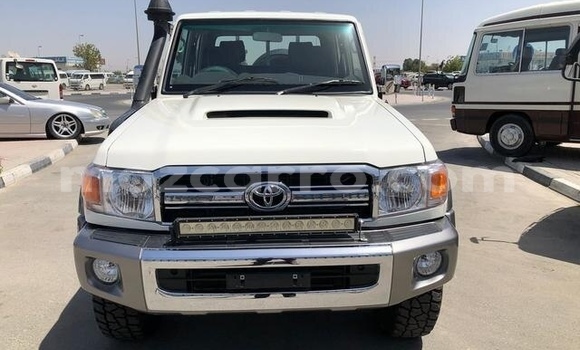 Buy Used Toyota Land Cruiser White Car in Maputo in Maputo Buy Used Toyota Land Cruiser White Car in Maputo in Maputo
