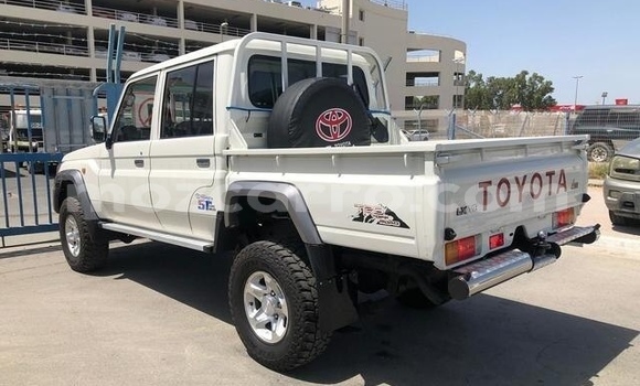 Buy Used Toyota Land Cruiser White Car in Maputo in Maputo Buy Used Toyota Land Cruiser White Car in Maputo in Maputo