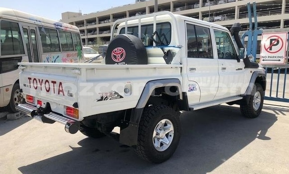 Buy Used Toyota Land Cruiser White Car in Maputo in Maputo Buy Used Toyota Land Cruiser White Car in Maputo in Maputo