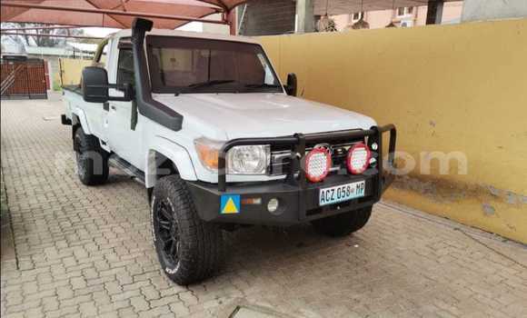 Tenga Tsaru Toyota Land Cruiser Chena Mota in Maputo in Maputo