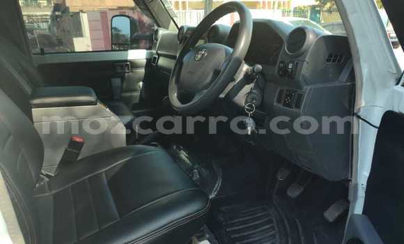 Nunua Ilio tumika Toyota Land Cruiser Nyeupe Gari ndani ya Maputo nchini Maputo Nunua Ilio tumika Toyota Land Cruiser Nyeupe Gari ndani ya Maputo nchini Maputo