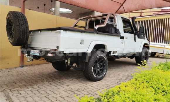 Nunua Ilio tumika Toyota Land Cruiser Nyeupe Gari ndani ya Maputo nchini Maputo Nunua Ilio tumika Toyota Land Cruiser Nyeupe Gari ndani ya Maputo nchini Maputo