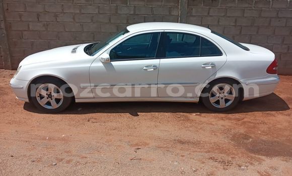 Comprar Usado Mercedes-Benz E200 Branco Carro em Maputo em Maputo