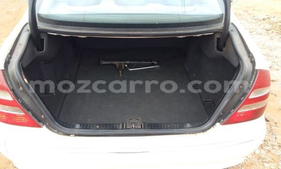 Nunua Ilio tumika Mercedes-Benz E200 Nyeupe Gari ndani ya Maputo nchini Maputo Nunua Ilio tumika Mercedes-Benz E200 Nyeupe Gari ndani ya Maputo nchini Maputo