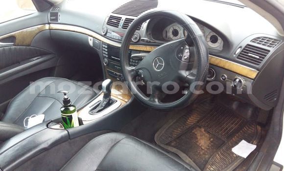 Nunua Ilio tumika Mercedes-Benz E200 Nyeupe Gari ndani ya Maputo nchini Maputo Nunua Ilio tumika Mercedes-Benz E200 Nyeupe Gari ndani ya Maputo nchini Maputo