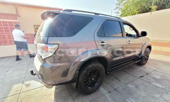 Nunua Ilio tumika Toyota Fortuner Nyeusi Gari ndani ya Maputo nchini Maputo Nunua Ilio tumika Toyota Fortuner Nyeusi Gari ndani ya Maputo nchini Maputo