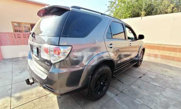 Nunua Ilio tumika Toyota Fortuner Nyeusi Gari ndani ya Maputo nchini Maputo Nunua Ilio tumika Toyota Fortuner Nyeusi Gari ndani ya Maputo nchini Maputo