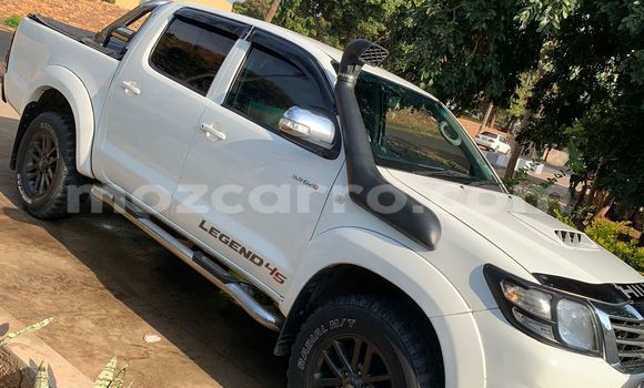 Nunua Ilio tumika Toyota Hilux Nyeusi Gari ndani ya Maputo nchini Maputo Nunua Ilio tumika Toyota Hilux Nyeusi Gari ndani ya Maputo nchini Maputo