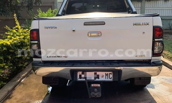 Nunua Ilio tumika Toyota Hilux Nyeusi Gari ndani ya Maputo nchini Maputo Nunua Ilio tumika Toyota Hilux Nyeusi Gari ndani ya Maputo nchini Maputo