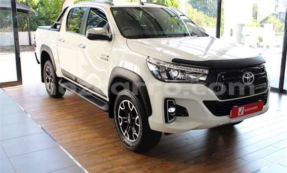 Comprar Usado Toyota Hilux Branco Carro em Maputo em Maputo