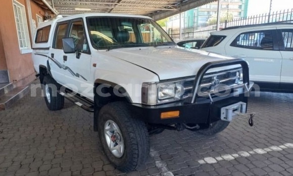 Nunua Ilio tumika Toyota Hilux Nyeupe Gari ndani ya Maputo nchini Maputo