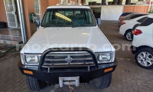 Nunua Ilio tumika Toyota Hilux Nyeupe Gari ndani ya Maputo nchini Maputo Nunua Ilio tumika Toyota Hilux Nyeupe Gari ndani ya Maputo nchini Maputo
