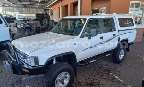 Nunua Ilio tumika Toyota Hilux Nyeupe Gari ndani ya Maputo nchini Maputo Nunua Ilio tumika Toyota Hilux Nyeupe Gari ndani ya Maputo nchini Maputo