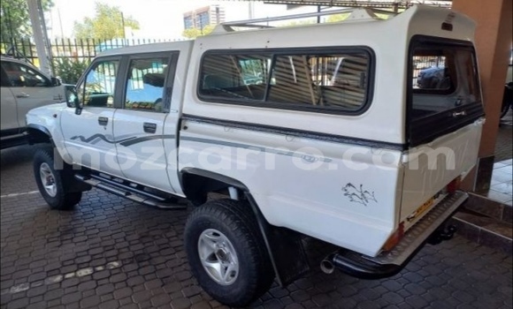 Nunua Ilio tumika Toyota Hilux Nyeupe Gari ndani ya Maputo nchini Maputo Nunua Ilio tumika Toyota Hilux Nyeupe Gari ndani ya Maputo nchini Maputo