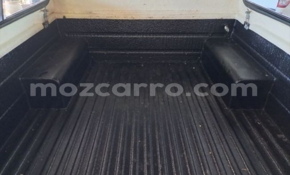 Nunua Ilio tumika Toyota Hilux Nyeupe Gari ndani ya Maputo nchini Maputo Nunua Ilio tumika Toyota Hilux Nyeupe Gari ndani ya Maputo nchini Maputo