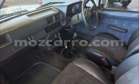 Nunua Ilio tumika Toyota Hilux Nyeupe Gari ndani ya Maputo nchini Maputo Nunua Ilio tumika Toyota Hilux Nyeupe Gari ndani ya Maputo nchini Maputo