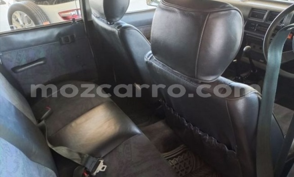 Nunua Ilio tumika Toyota Hilux Nyeupe Gari ndani ya Maputo nchini Maputo Nunua Ilio tumika Toyota Hilux Nyeupe Gari ndani ya Maputo nchini Maputo