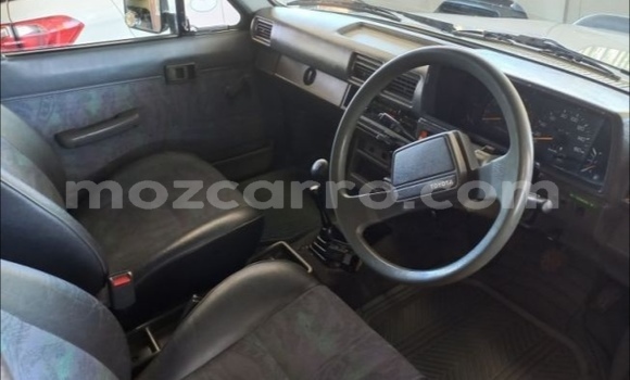 Nunua Ilio tumika Toyota Hilux Nyeupe Gari ndani ya Maputo nchini Maputo Nunua Ilio tumika Toyota Hilux Nyeupe Gari ndani ya Maputo nchini Maputo