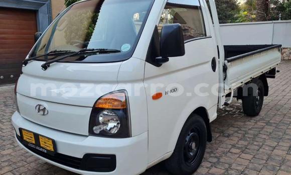 Buy Used Hyundai H200 White Car in Maputo in Maputo