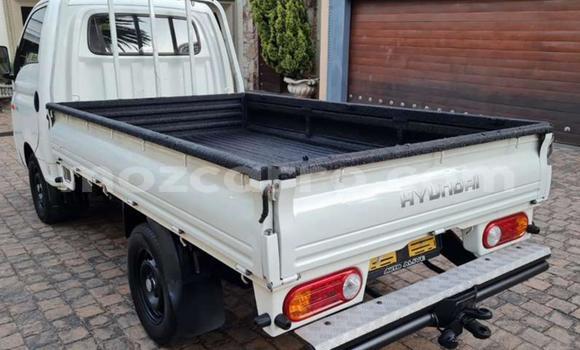 Nunua Ilio tumika Hyundai H200 Nyeupe Gari ndani ya Maputo nchini Maputo Nunua Ilio tumika Hyundai H200 Nyeupe Gari ndani ya Maputo nchini Maputo