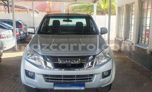 Comprar Usado Isuzu KB Prata Carro em Maputo em Maputo Comprar Usado Isuzu KB Prata Carro em Maputo em Maputo