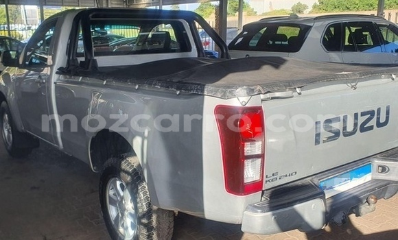 Comprar Usado Isuzu KB Prata Carro em Maputo em Maputo Comprar Usado Isuzu KB Prata Carro em Maputo em Maputo