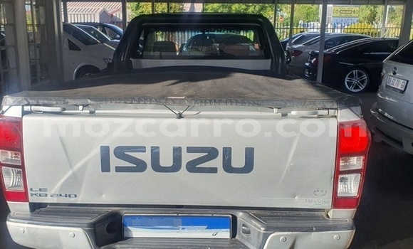Comprar Usado Isuzu KB Prata Carro em Maputo em Maputo Comprar Usado Isuzu KB Prata Carro em Maputo em Maputo