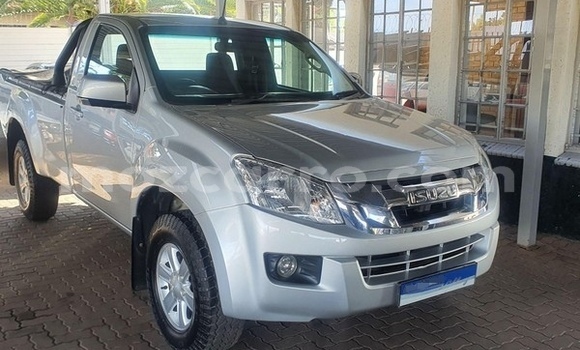 Comprar Usado Isuzu KB Prata Carro em Maputo em Maputo Comprar Usado Isuzu KB Prata Carro em Maputo em Maputo