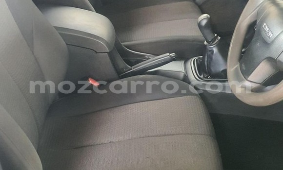 Comprar Usado Isuzu KB Prata Carro em Maputo em Maputo Comprar Usado Isuzu KB Prata Carro em Maputo em Maputo