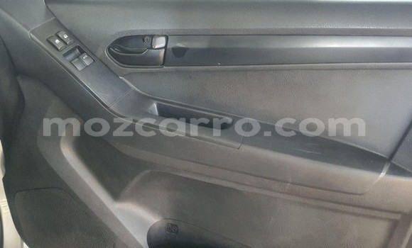 Comprar Usado Isuzu KB Prata Carro em Maputo em Maputo Comprar Usado Isuzu KB Prata Carro em Maputo em Maputo