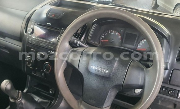 Comprar Usado Isuzu KB Prata Carro em Maputo em Maputo Comprar Usado Isuzu KB Prata Carro em Maputo em Maputo