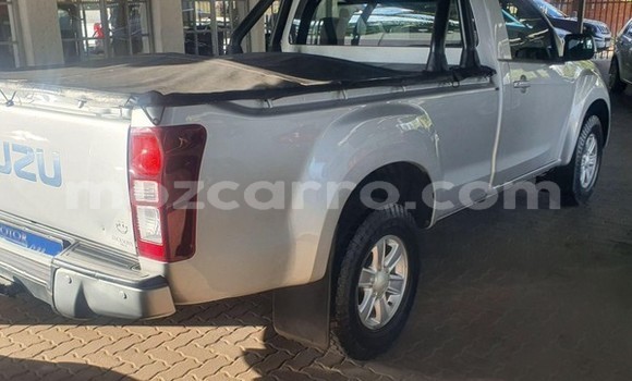 Comprar Usado Isuzu KB Prata Carro em Maputo em Maputo Comprar Usado Isuzu KB Prata Carro em Maputo em Maputo