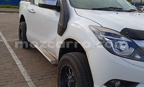 Comprar Usado Mazda BT-50 Branco Carro em Maputo em Maputo Comprar Usado Mazda BT-50 Branco Carro em Maputo em Maputo