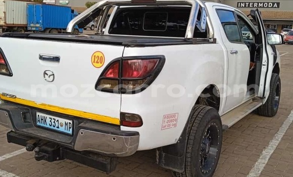 Comprar Usado Mazda BT-50 Branco Carro em Maputo em Maputo Comprar Usado Mazda BT-50 Branco Carro em Maputo em Maputo