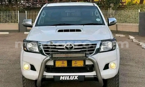 Comprar Usado Toyota Hilux Branco Carro em Maputo em Maputo Comprar Usado Toyota Hilux Branco Carro em Maputo em Maputo